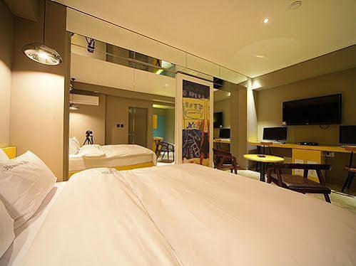 Sinchon Hotel Gaeul Сеул Екстериор снимка